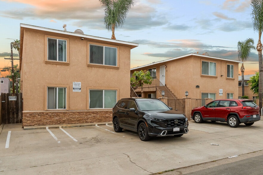 Outside - 4654 33rd St