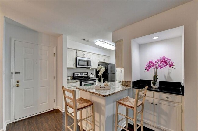 Building Photo - 2 Bedroom 2 Bath in Buckhead