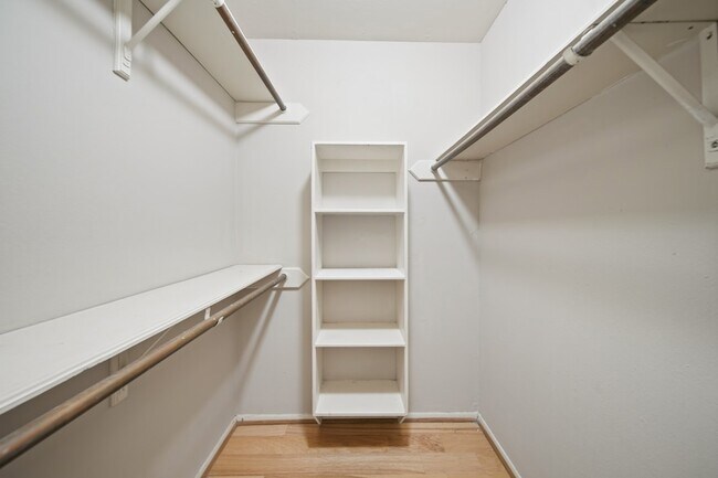 Building Photo - 130 Sugar Berry Cir