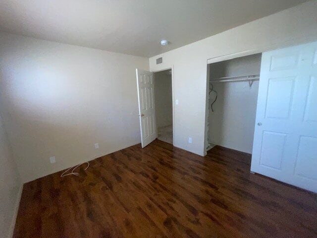 Building Photo - "Chic & Cozy 2-Bedroom Haven with Hardwood Charm in Las Vegas!"