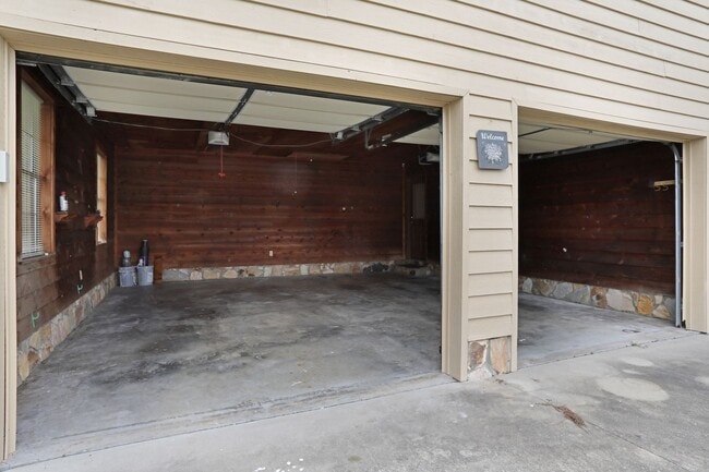 Building Photo - 4832 Empire Rd