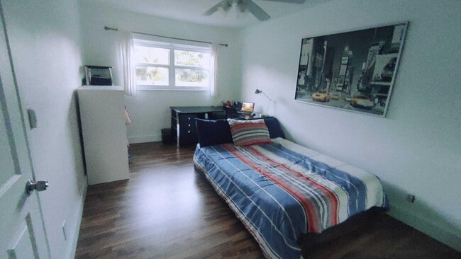 Building Photo - 1958 Monroe St