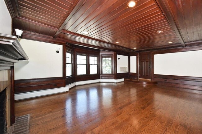 Building Photo - 158 Woodbine Ave