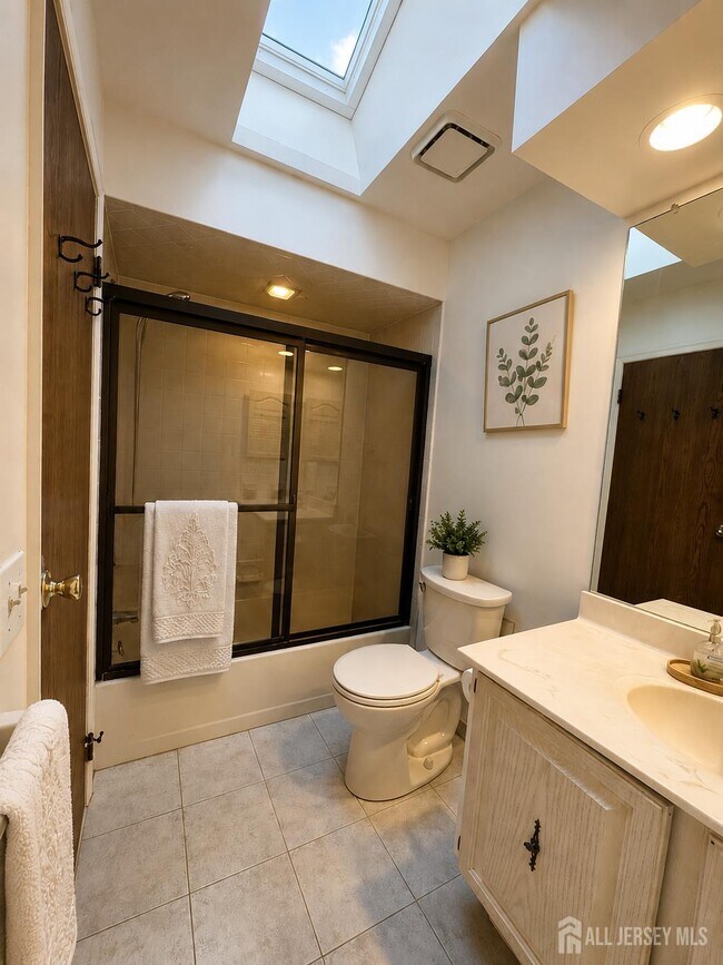 Building Photo - 2703 Deerfield Dr