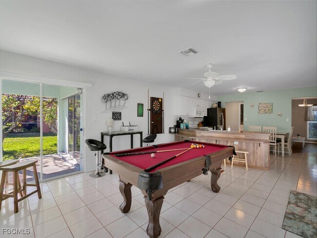 Building Photo - 908 SE 35th Terrace