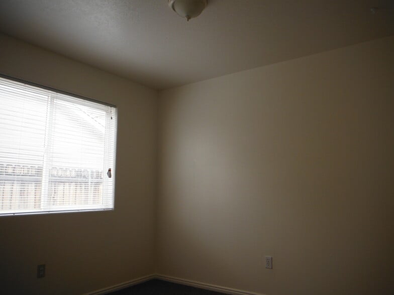 Building Photo - 458 W 1600 N