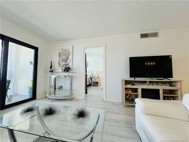 Building Photo - 9400 S Ocean Dr
