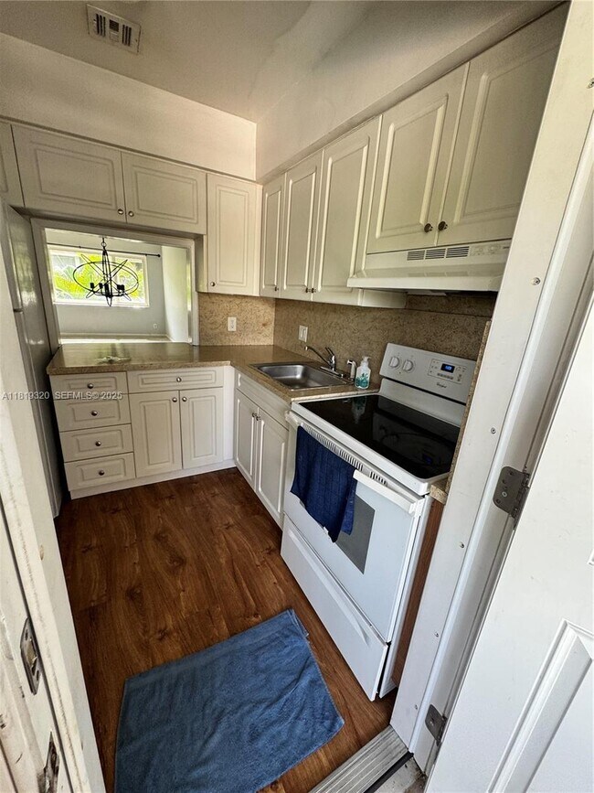 Building Photo - 2701 NE 1st St