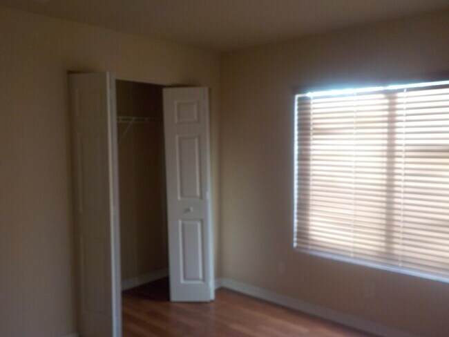 Building Photo - 1957 Providence Pl