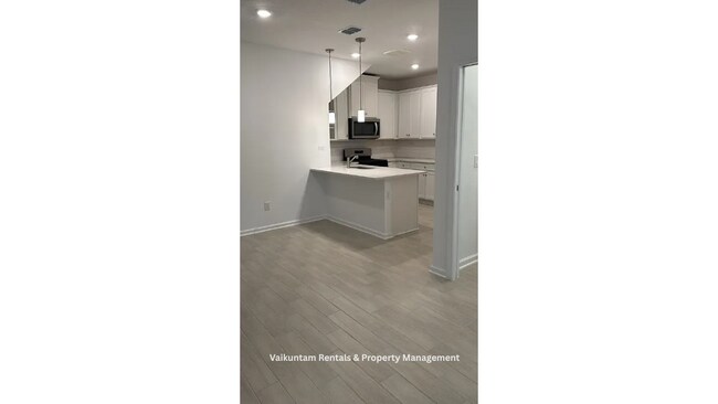Building Photo - 563 Cherry Elm Dr