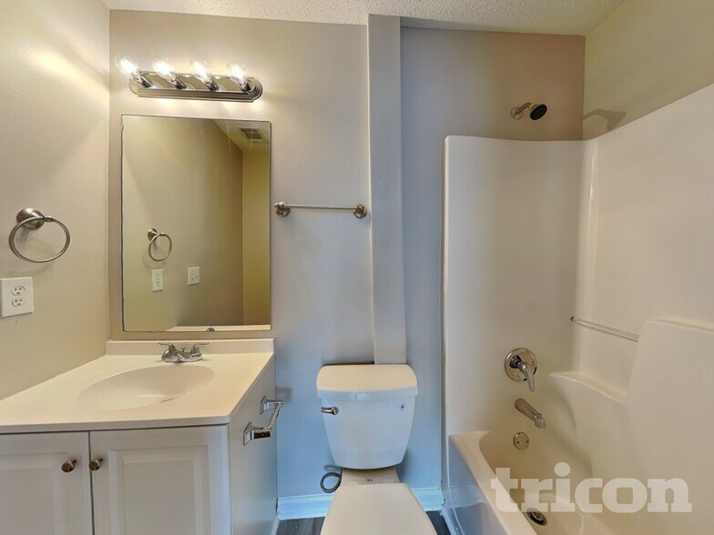 Building Photo - 3596 Caseys Cove