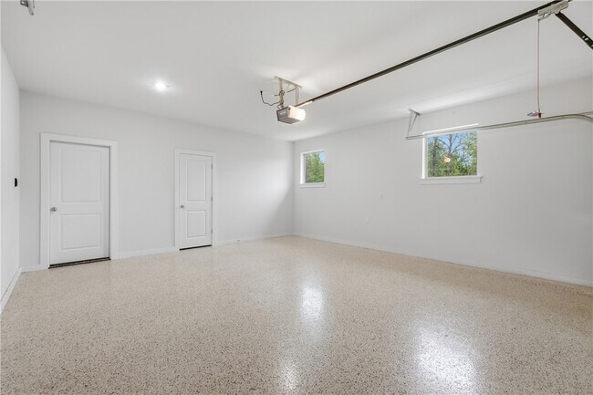 Building Photo - 276 Kinross Dr