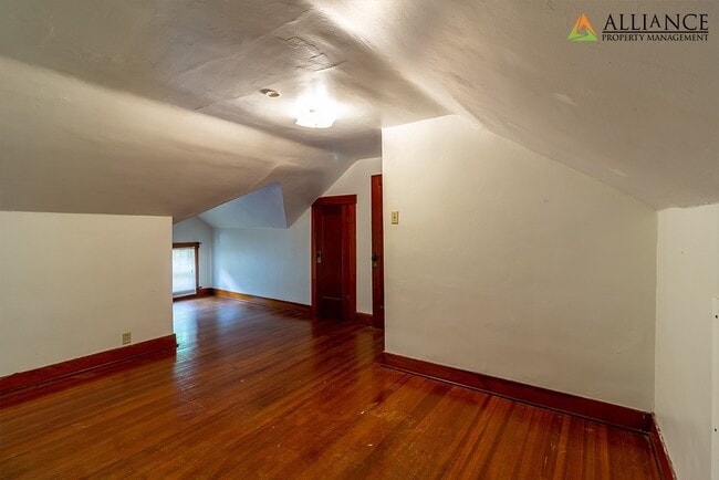 Building Photo - Gorgeous Home!!
