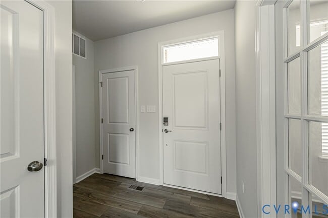 Building Photo - 6467 Fennec Run