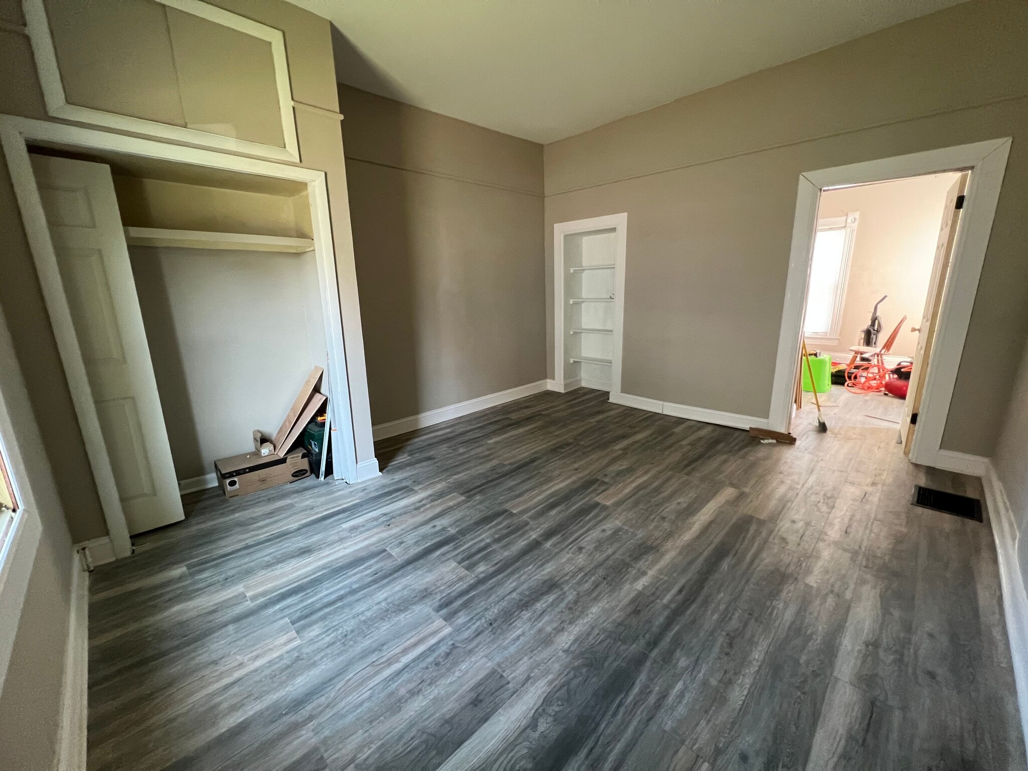 Front Bedroom - 141 E Walnut St