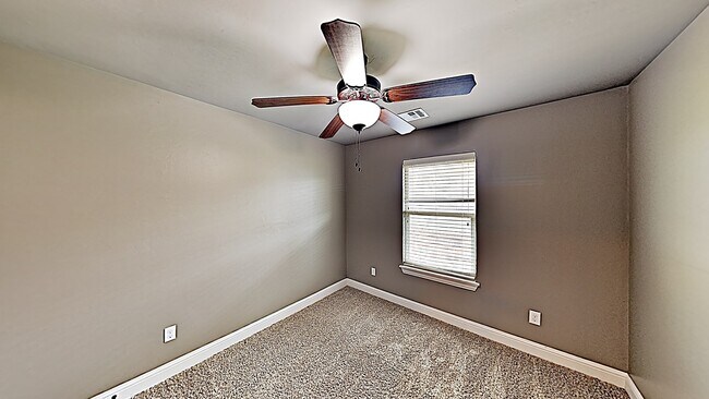 Building Photo - 4 Bedroom in Deer Creek Schools - Neighborhood Pool