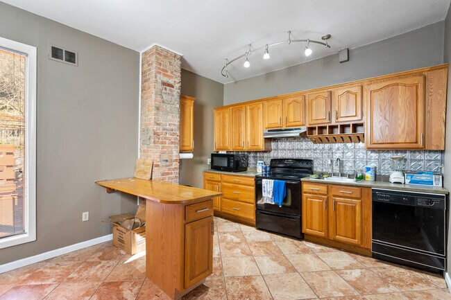 Unit 2 - 1764 Perrysville Ave