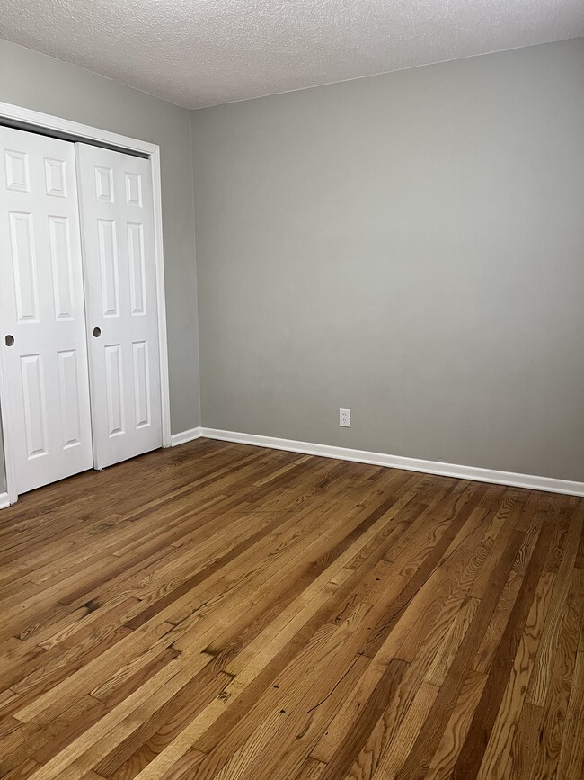 Unit H bedroom 2 - 5947 Raytown Rd