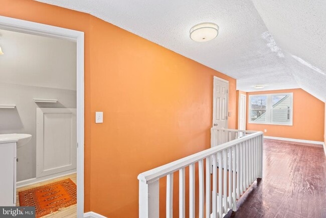 Building Photo - 929 Kinwat Ave