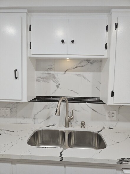 Building Photo - 1757 W 103rd St