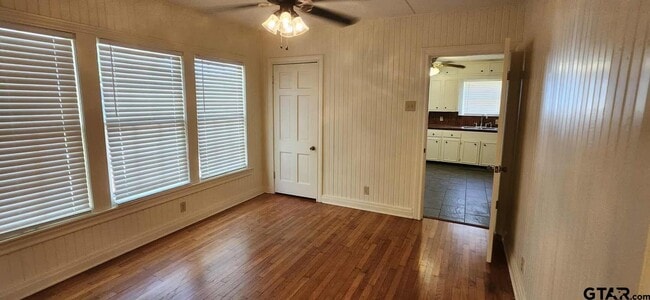 Building Photo - 409 Sunny Ln