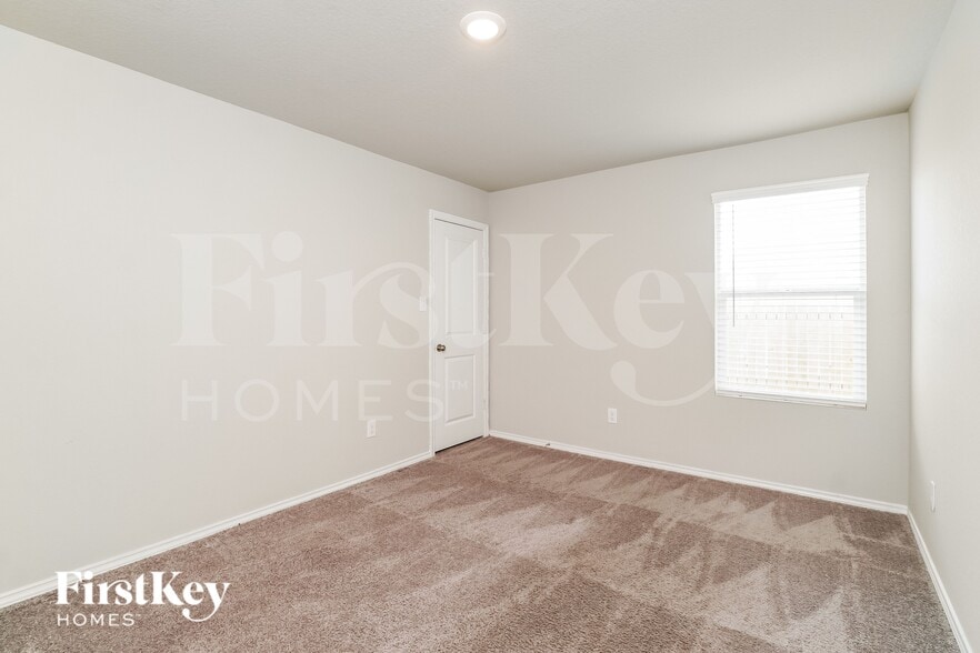 Building Photo - 10786 Prusiner Dr