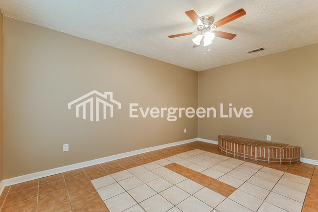 Building Photo - 205 Larado Dr