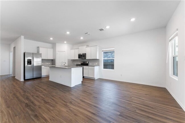 Building Photo - 924 Bluewood Bend