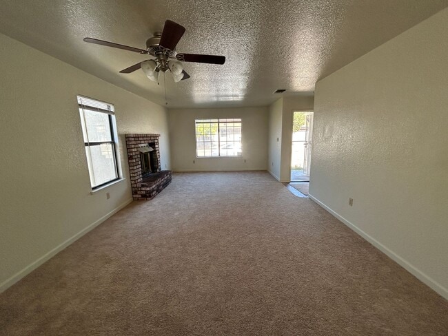 Building Photo - 1535 Springville Wy