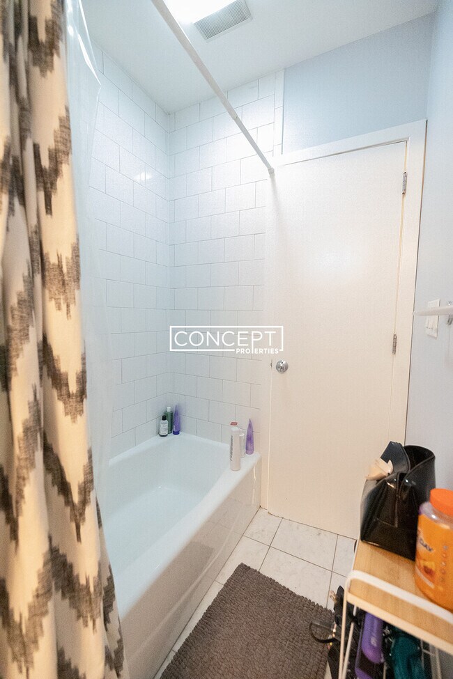 Building Photo - 1661 Washington St