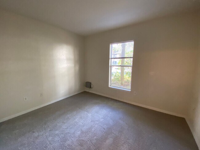 Building Photo - Ground Floor - 2 Bedrooms, 2 Bathrooms