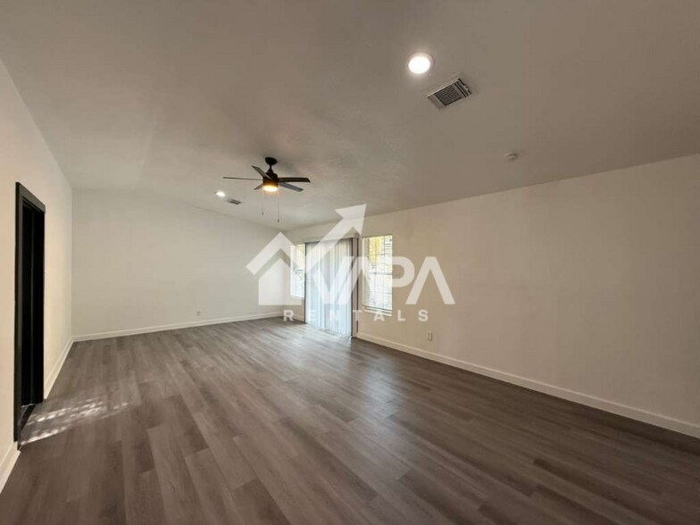 Building Photo - 5614 E Rolling Ridge Dr