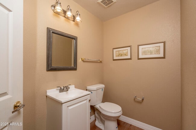 Building Photo - 4927 E Hazel Dr