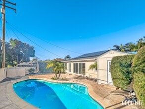 Building Photo - Great 3B/2BA House in Allied Gardens with a Pool!
