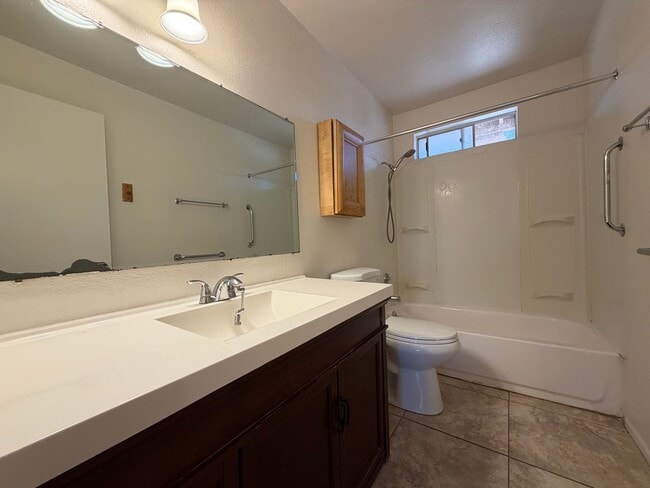 Building Photo - 3Bed 1 Bath Peoria House