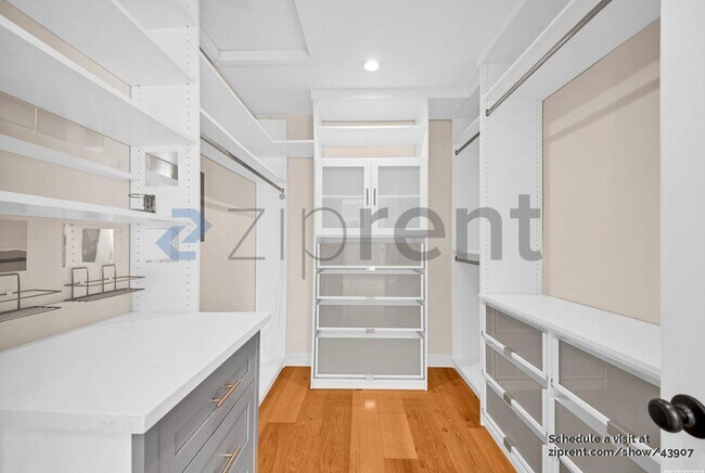 Building Photo - 5150 S Manhattan Pl