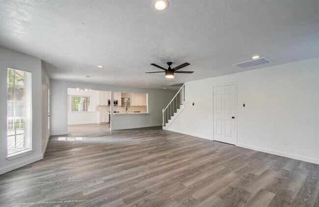 Building Photo - 808 Stone Mountain Dr