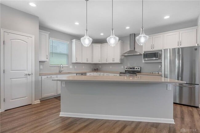 Building Photo - 225 Pointe Oakwood Way