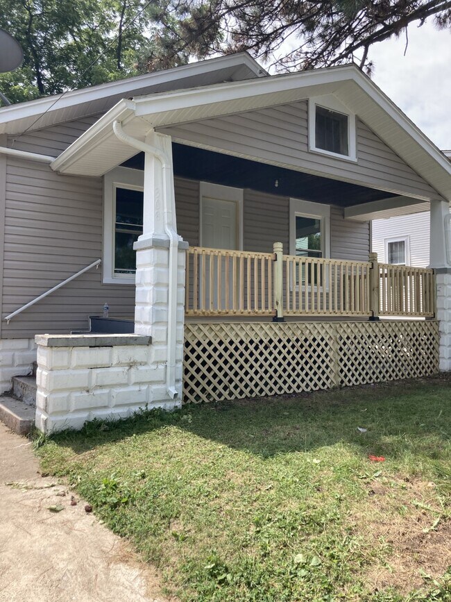 Building Photo - 308 E Virginia Ave