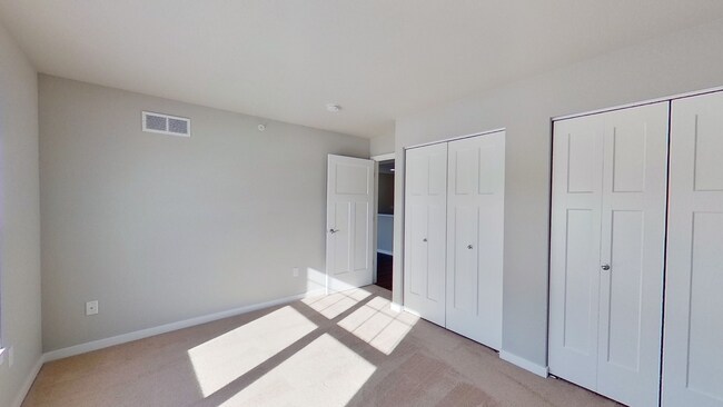 Building Photo - RENT SPECIAL -- Like New Condo Style Upper 3 Bedroom 2 Bathroom plus Den Apartment is Available