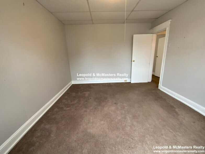 Building Photo - 68 Woodstock Ave