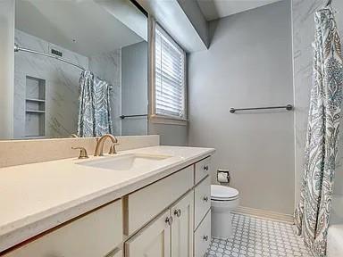 Building Photo - 4439 University Blvd