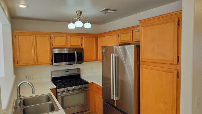 Building Photo - Townhome with Loft + Two Bedrooms/Baths - Designed for Comfort in Gated Community