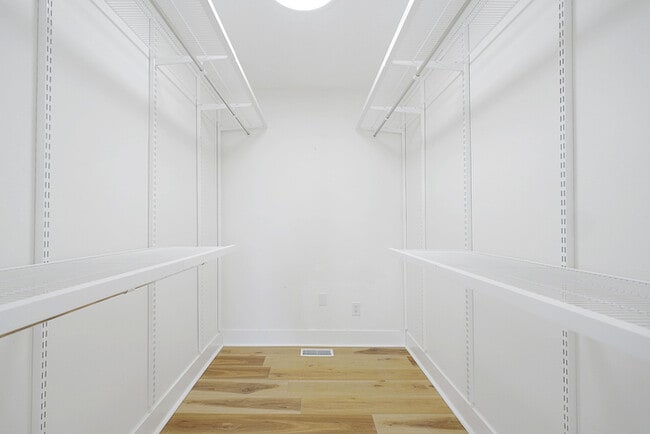 Building Photo - Beautifully 4-Bedroom Home in the Heart of...