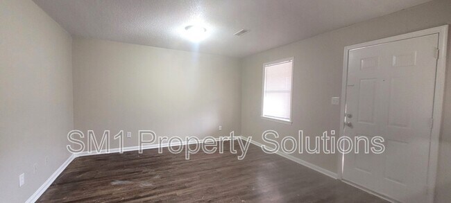 Building Photo - 2505 Green Oaks Ct SE
