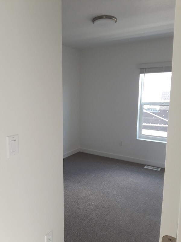 Building Photo - 3371 S Orchard Dr