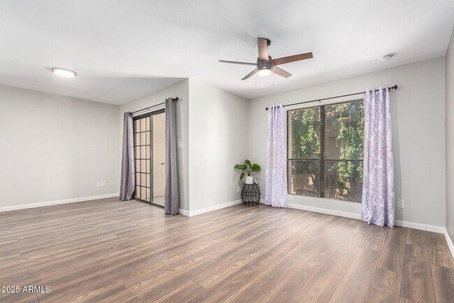 Building Photo - 3131 W Cochise Dr