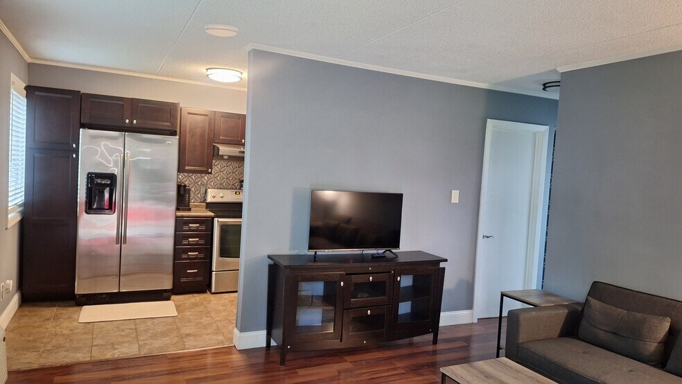 Smart TV - 2718 Painter Ave