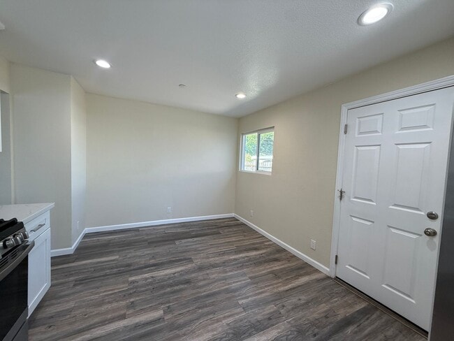 Building Photo - Charming Home In Central Fairfield