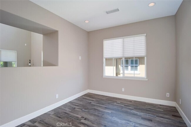 Building Photo - 33 Gingerwood